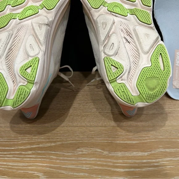 HOKA One One Clifton 9 women’s size 9 - Picture 9 of 11